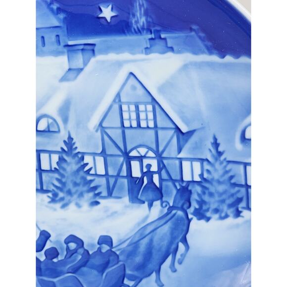 Royal Copenhagen Arrival of Christmas Guests 1969 Wall Decor Blue Plate 7" Vtg - Picture 6 of 13